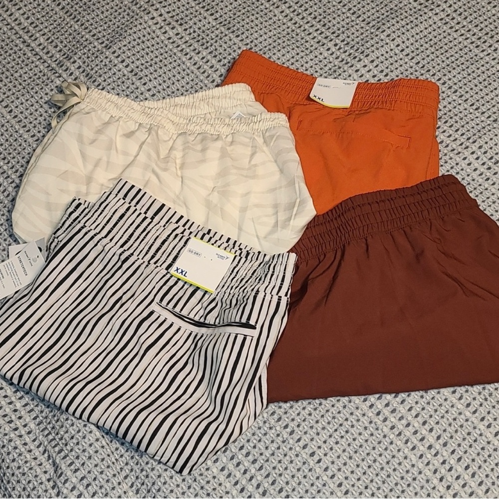 Old Navy Active lot of 4 pairs of athletic shorts